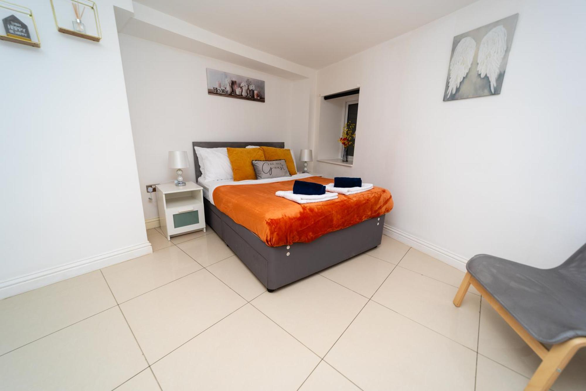 Spacious Flat With Patio & Parking In City Centre Ρίντινγκ Εξωτερικό φωτογραφία