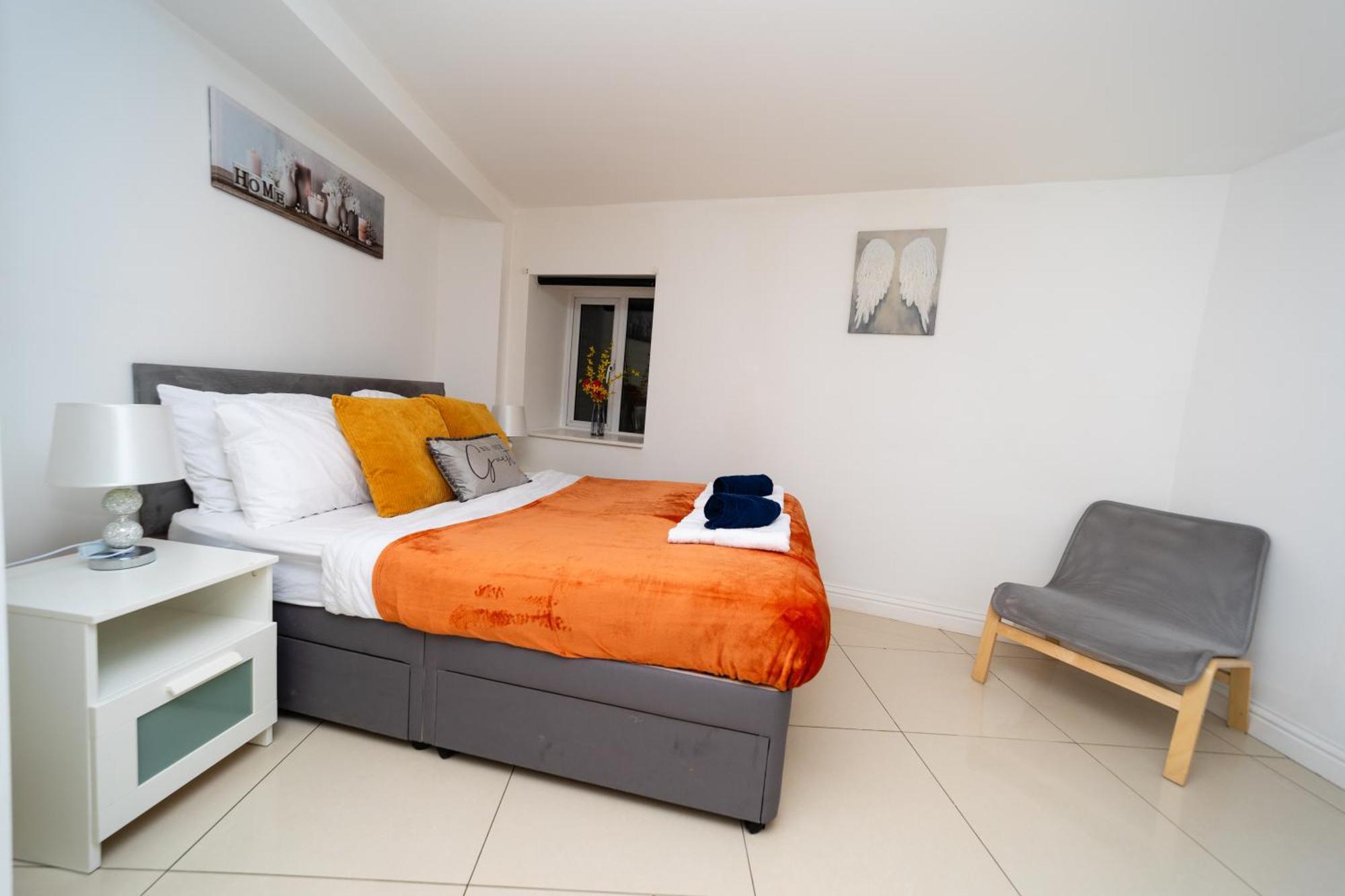 Spacious Flat With Patio & Parking In City Centre Ρίντινγκ Εξωτερικό φωτογραφία
