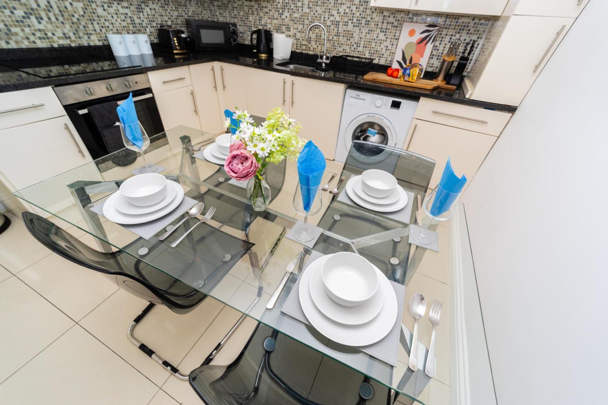 Spacious Flat With Patio & Parking In City Centre Ρίντινγκ Εξωτερικό φωτογραφία