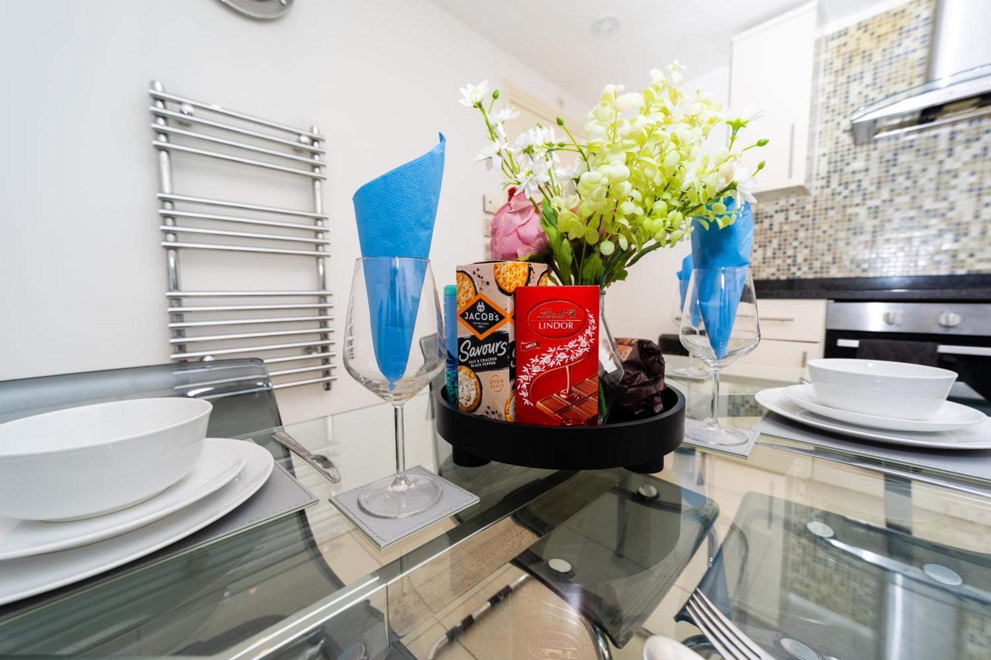 Spacious Flat With Patio & Parking In City Centre Ρίντινγκ Εξωτερικό φωτογραφία