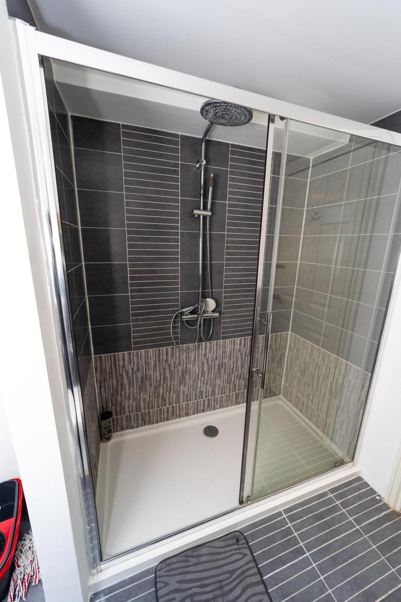 Spacious Flat With Patio & Parking In City Centre Ρίντινγκ Εξωτερικό φωτογραφία